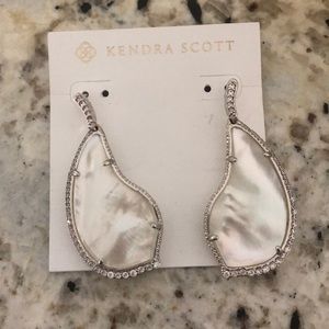 Kendra Scott silver earrings in ivory pearl.